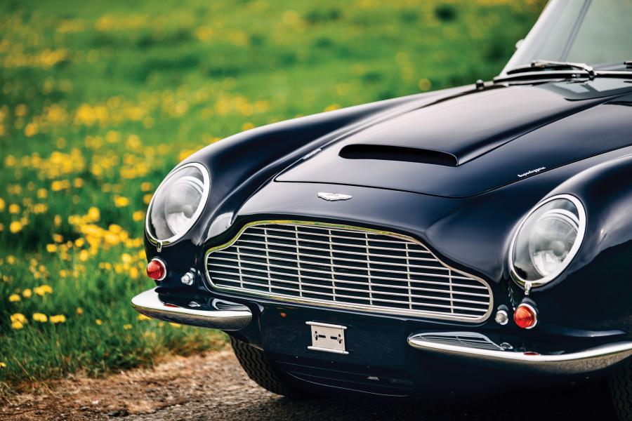 Детали экстерьера Aston Martin Volante 1965 года  (фото 25 из 35)